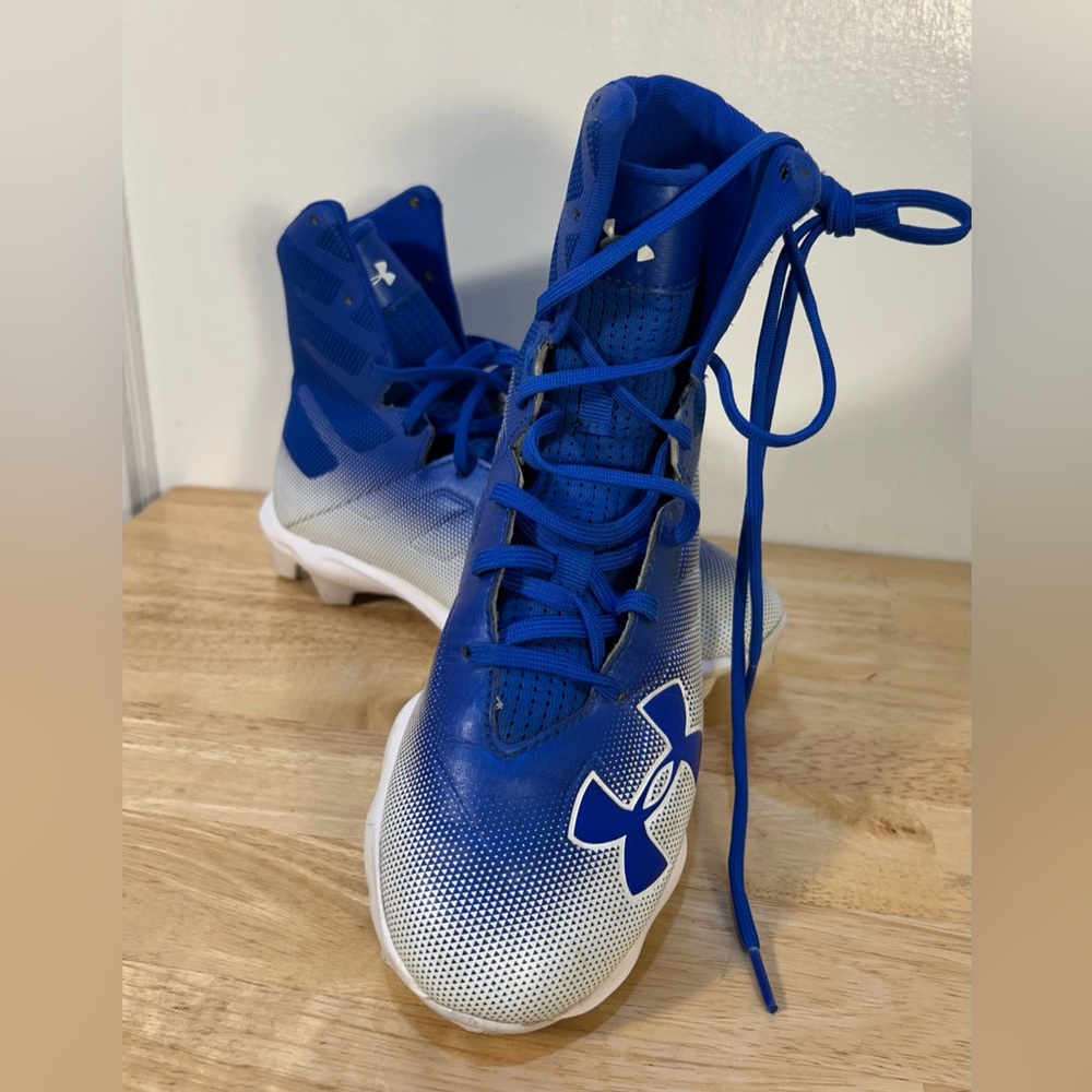 Under Armour Highlight MC Lux Youth Size 5 Blue Football Cleats Gently Owned